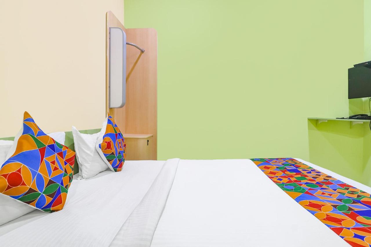 Fabexpress Airport Stay Inn - Nr Hyderabad International Airport, Shamshabad エクステリア 写真