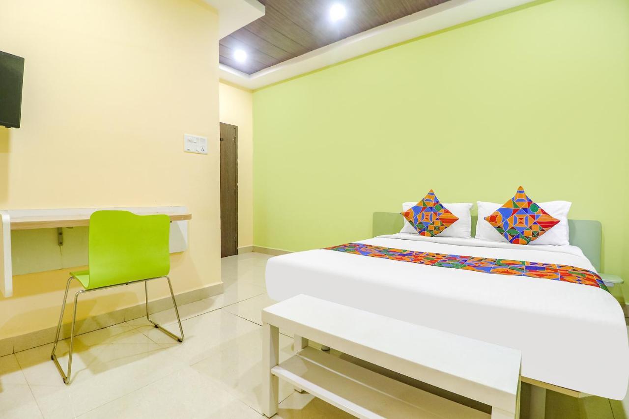 Fabexpress Airport Stay Inn - Nr Hyderabad International Airport, Shamshabad エクステリア 写真