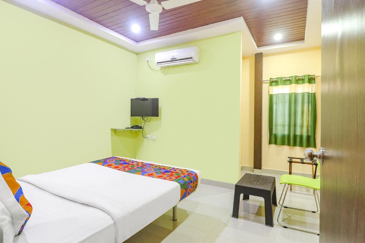 Fabexpress Airport Stay Inn - Nr Hyderabad International Airport, Shamshabad エクステリア 写真