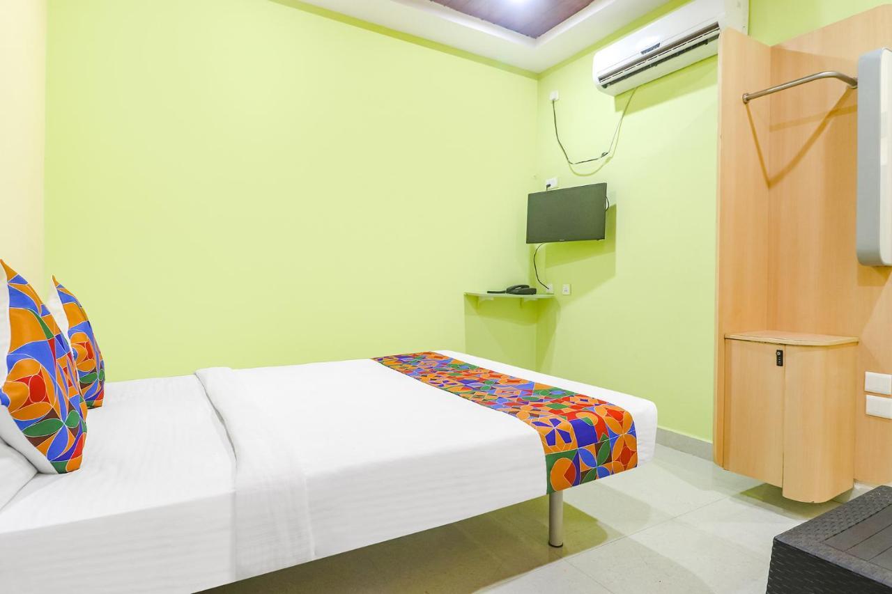 Fabexpress Airport Stay Inn - Nr Hyderabad International Airport, Shamshabad エクステリア 写真
