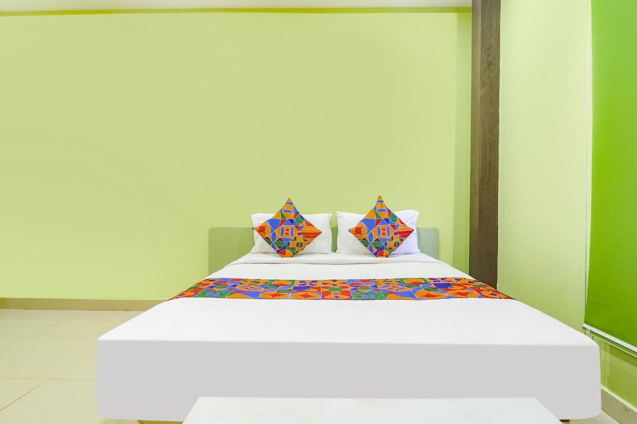 Fabexpress Airport Stay Inn - Nr Hyderabad International Airport, Shamshabad エクステリア 写真