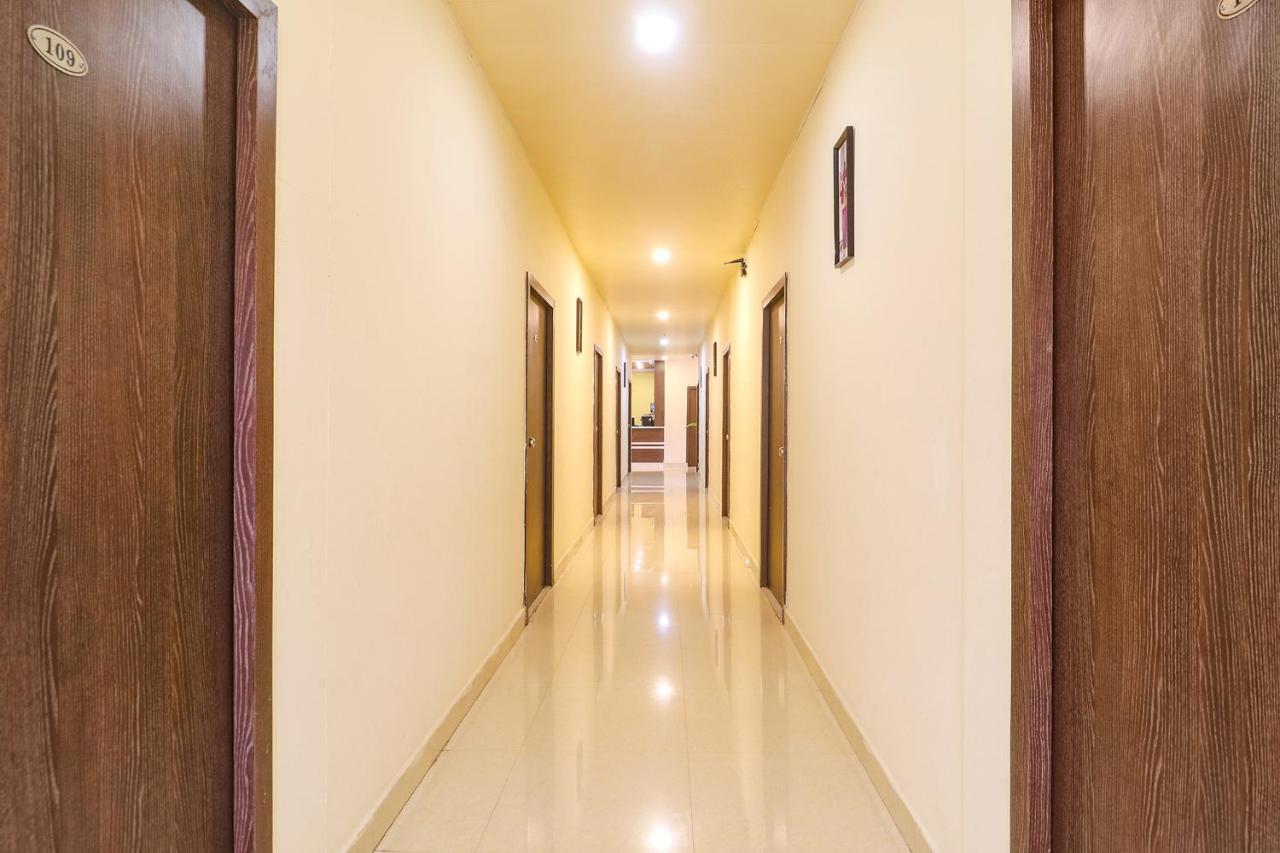 Fabexpress Airport Stay Inn - Nr Hyderabad International Airport, Shamshabad エクステリア 写真