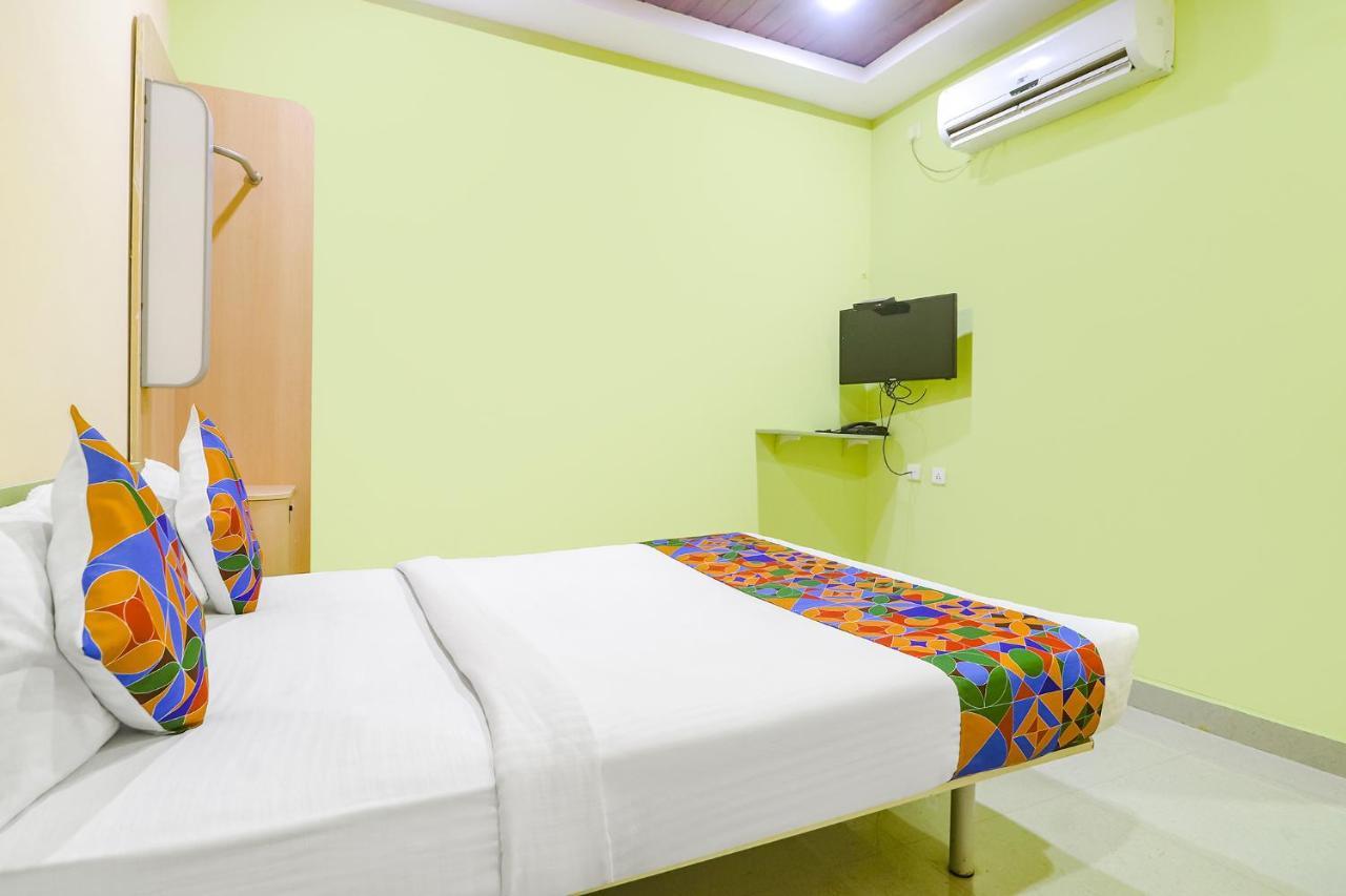 Fabexpress Airport Stay Inn - Nr Hyderabad International Airport, Shamshabad エクステリア 写真