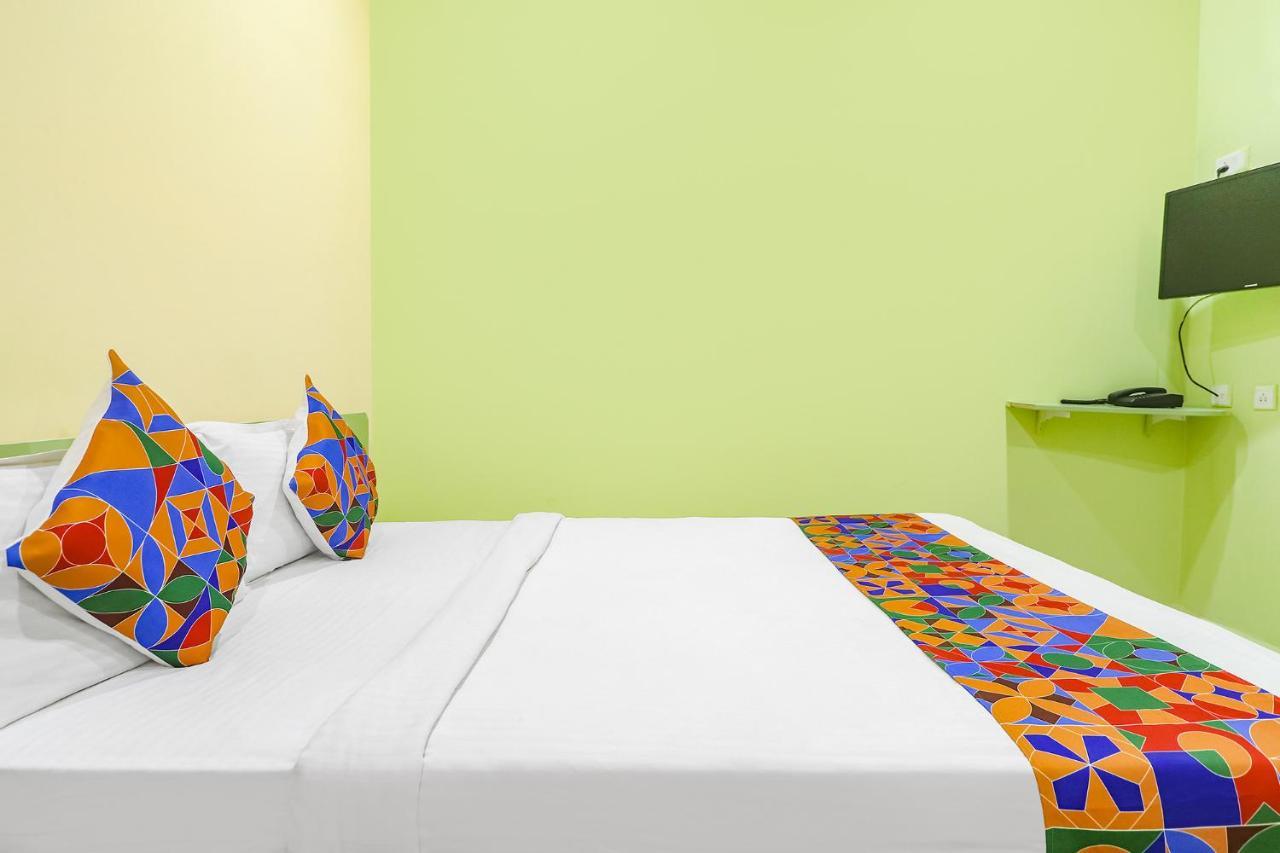 Fabexpress Airport Stay Inn - Nr Hyderabad International Airport, Shamshabad エクステリア 写真