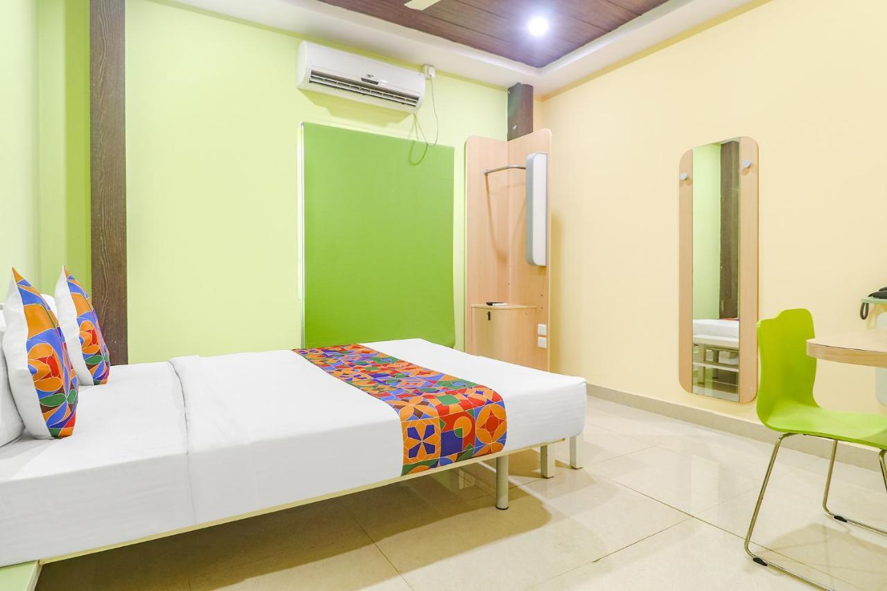 Fabexpress Airport Stay Inn - Nr Hyderabad International Airport, Shamshabad エクステリア 写真
